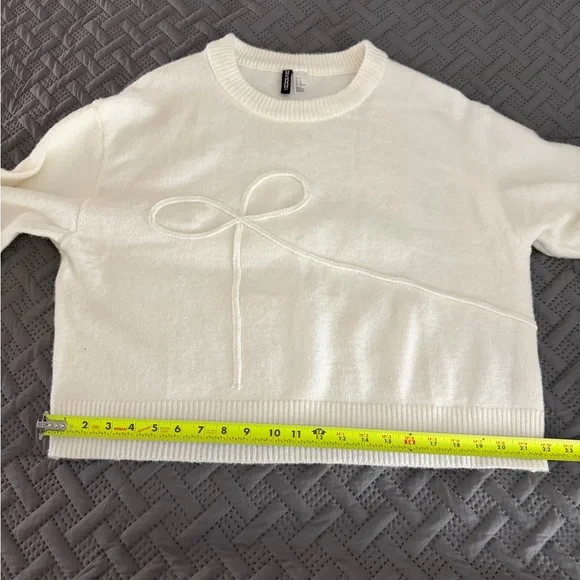 H&M White Sweater with Elegant Bow Accent - Picture 6 of 13